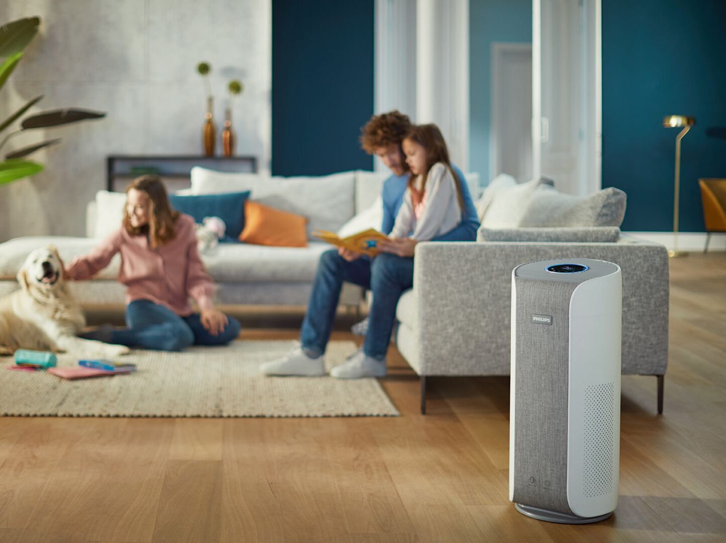 Oczyszczacz powietrza Philips AC3858-50 Dual Scan w salonie