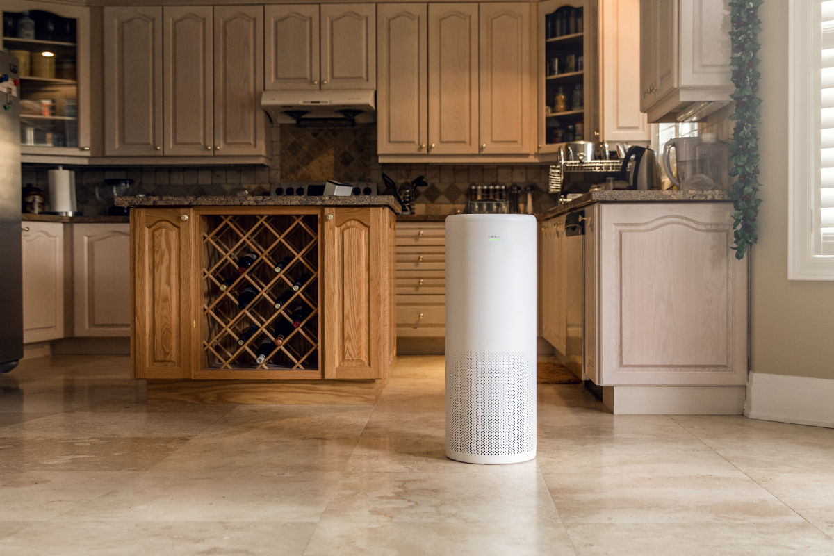 Oczyszczacz powietrza LIFAair LA503 w kuchni