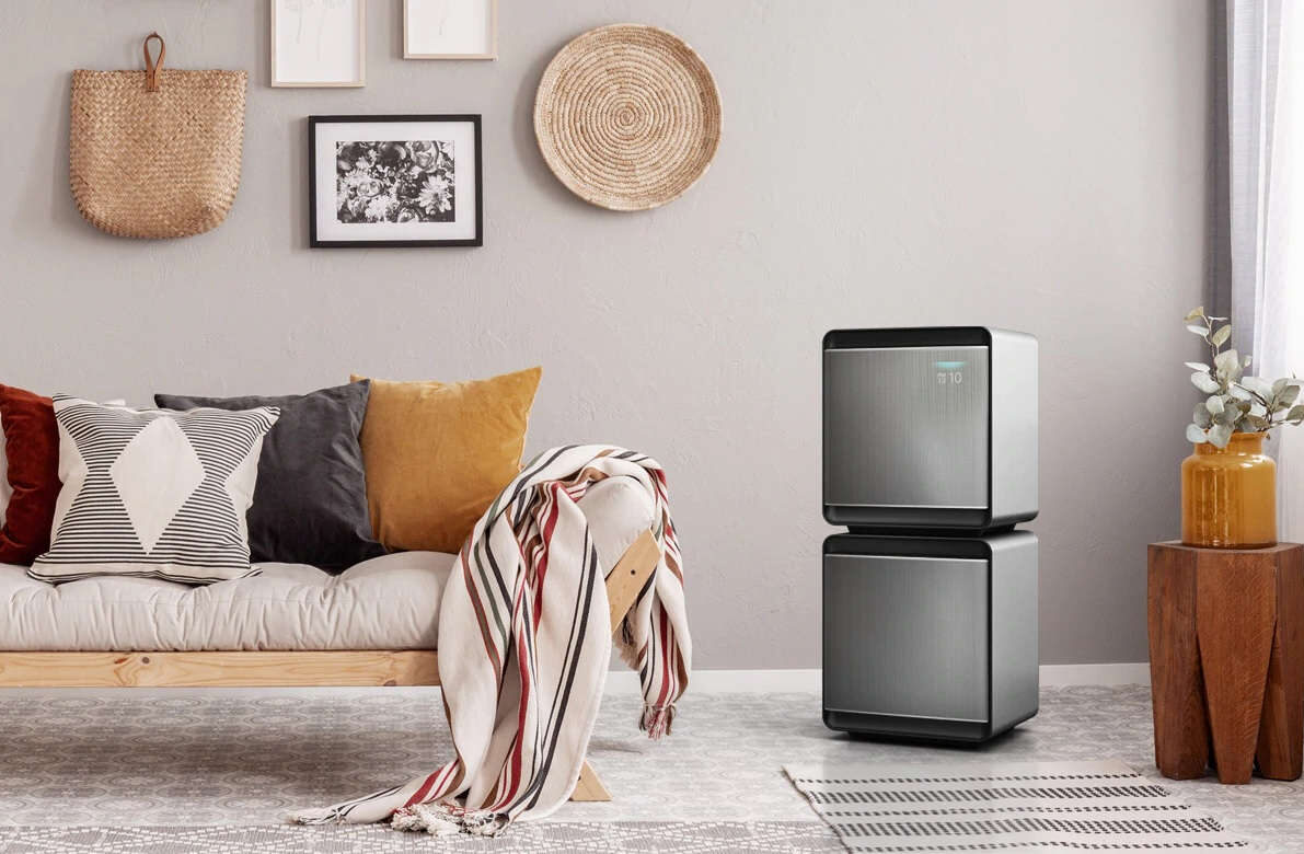 Oczyszczacz Samsung AX47R9080SS Cube w salonie