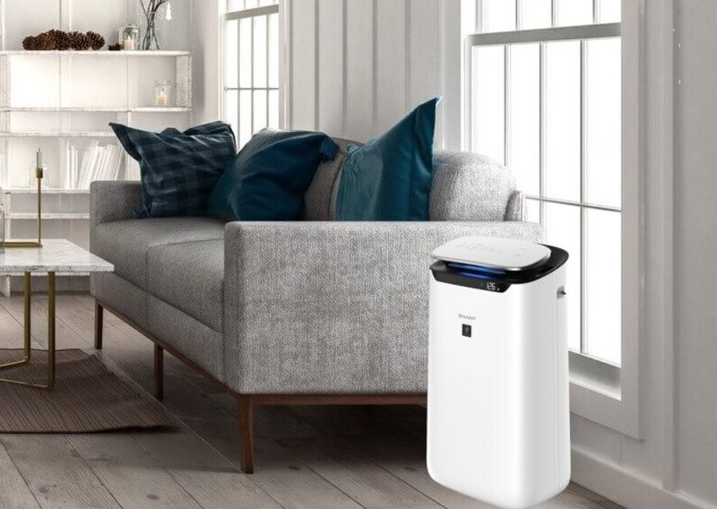 Oczyszczacz powietrza Sharp FP-J60EUW w salonie