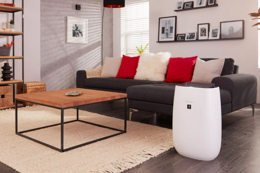 Oczyszczacz powietrza Sharp FP-J40EUW w salonie
