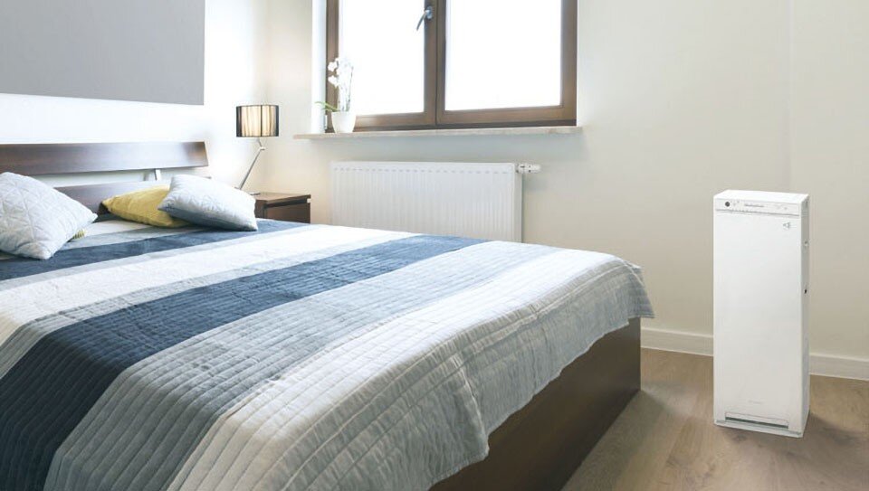 Oczyszczacz powietrza Daikin MCK55W w sypialni
