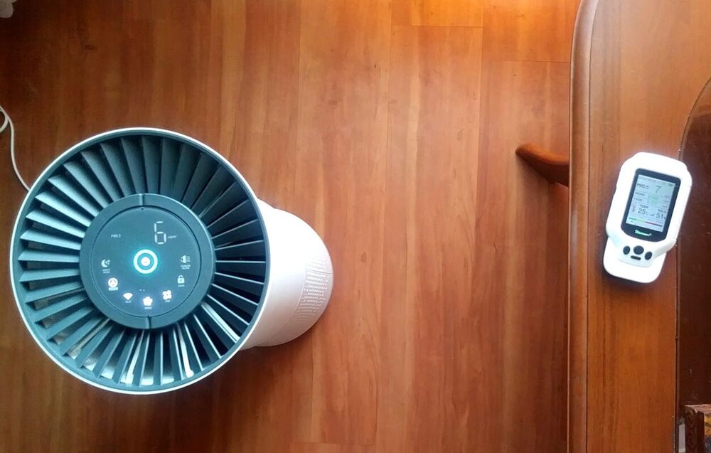 Oczyszczacz powietrza Vestfrost VP-A1Z40WH i czujnik zanieczyszczeń PM2.5 test oczyszczacza powietrza vestfrost wybierzpczyszczacz.pl