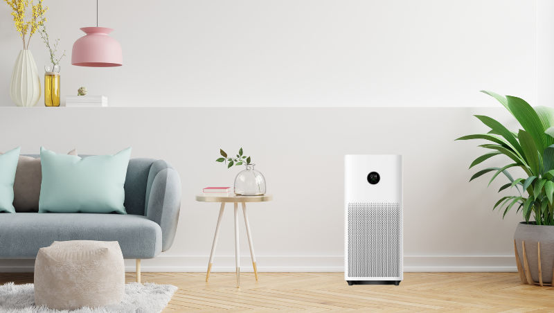 Xiaomi Air Purifier 4 na tle ściany