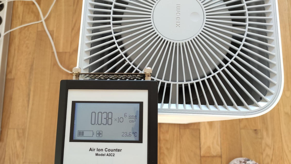 Pomiar stężenia jonów dodatnich po 1 minucie pracy oczyszczacz Xiaomi Air Purifier 4