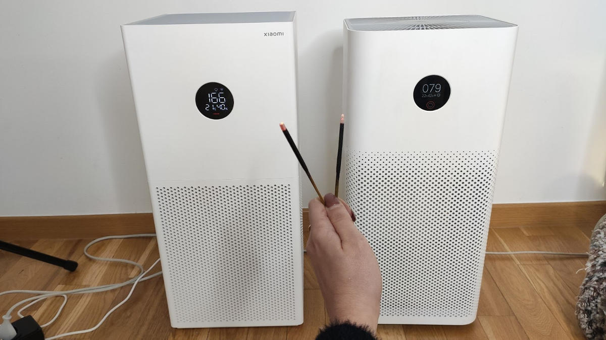 Zdjęcie z testu porównującego reakcję na smog oczyszczaczy Xiaomi Air Purifier 4 i 3H