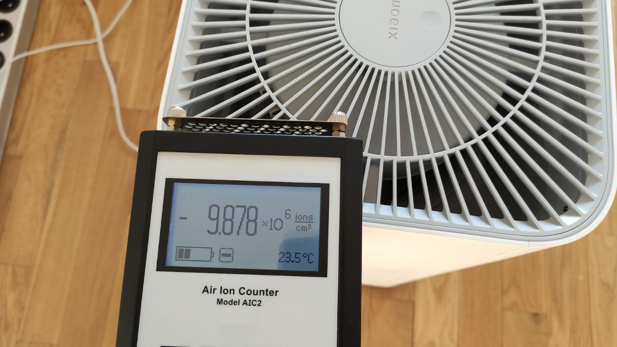Pomiar stężenia jonów ujemnych po 5 minucie pracy oczyszczacz Xiaomi Air Purifier 4