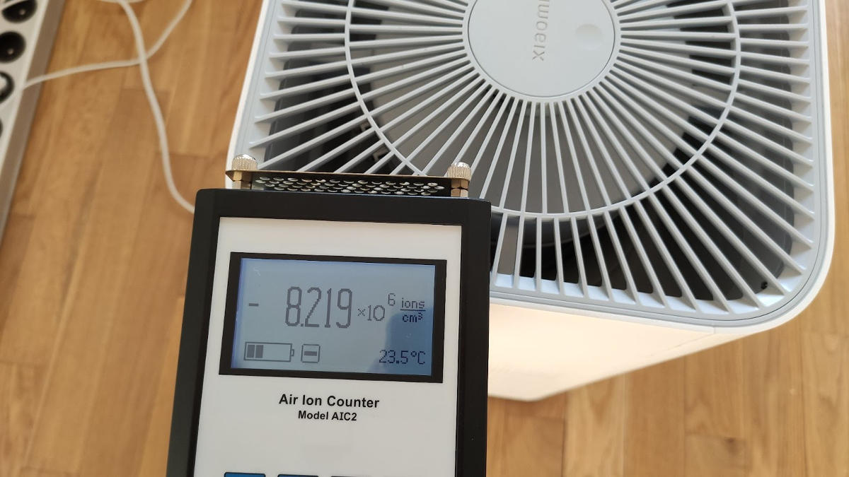 Pomiar stężenia jonów ujemnych po 3 minucie pracy oczyszczacz Xiaomi Air Purifier 4