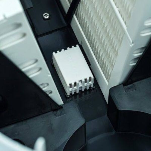 Filtr ewaporacyjny i kostka z jonami srebra w nawilżaczu Stylies Mira