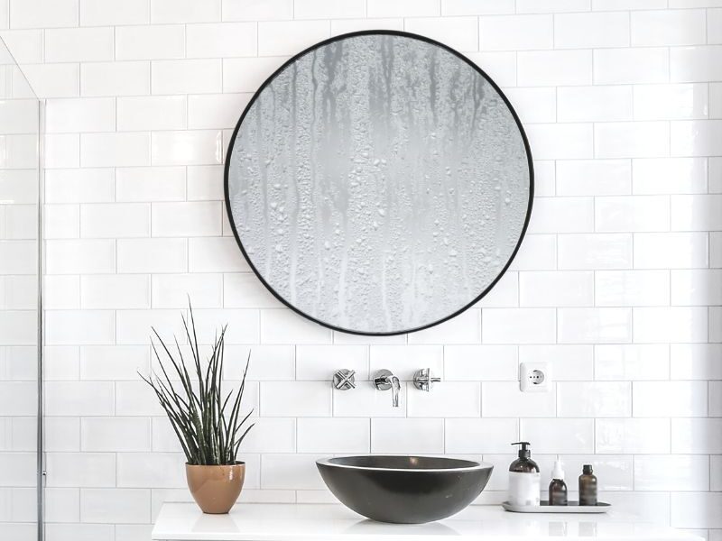 zaparowane lustro w łazience