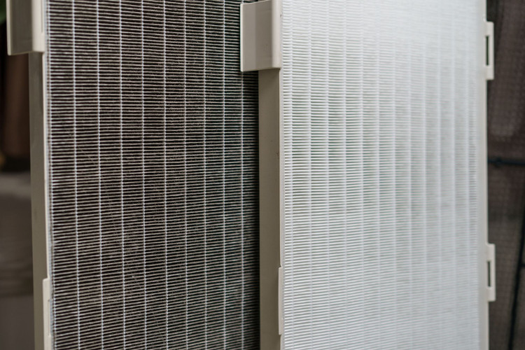 Filtr HEPA zużyty i nowy